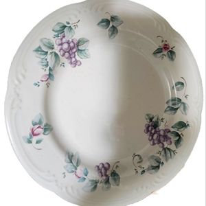 Pfaltzgraff Grapevine Stoneware Dinner Plates 10.25in Set of 12